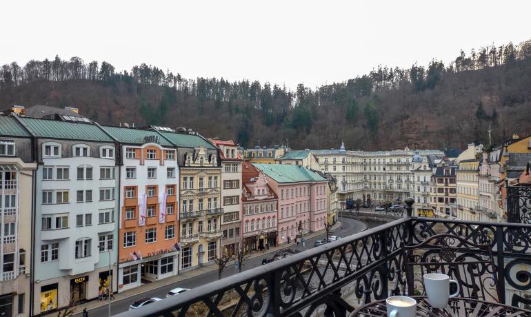 Boutique Apartment Owned by Emperor Peter The Great With 2 Balconies & Jacuzzi